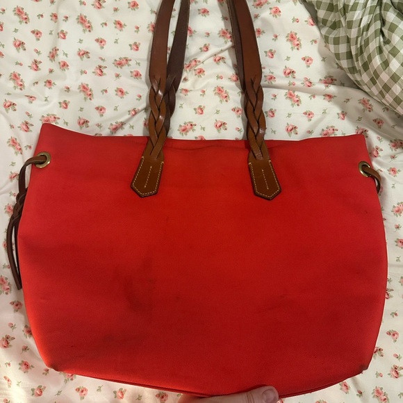 ✨ VINTAGE ✨ Dooney & Bourke Red Canvas Tote Bag with Brown Leather Handles - Picture 6 of 8